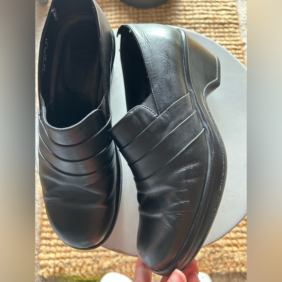 Dansko Black Leather Mules With Cushioned Comfort - Picture 3 of 12